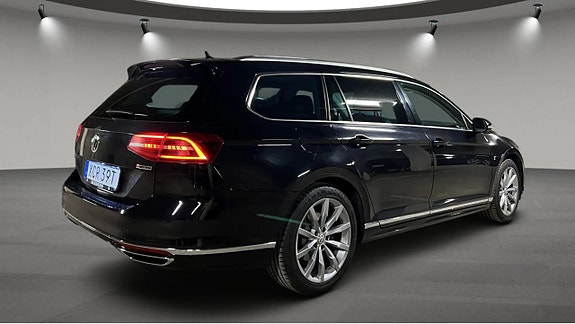 Volkswagen Passat 3 of 8