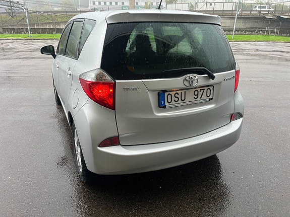 Toyota Verso-S 4 of 8