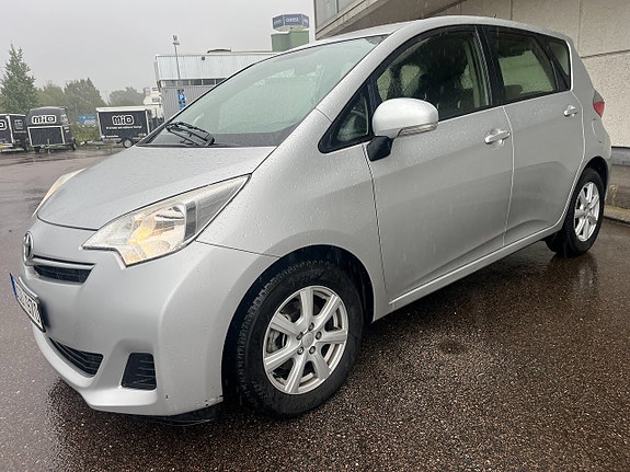 Toyota Verso-S 2 of 8