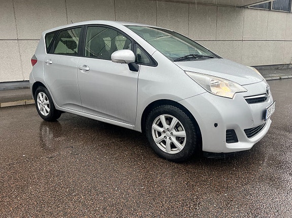 Toyota Verso-S 3 of 8