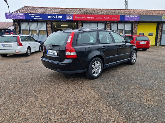 Volvo V50 3 of 7