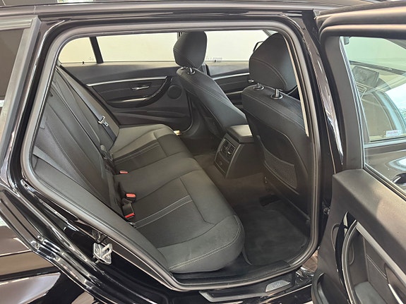 BMW 320d 13 of 16