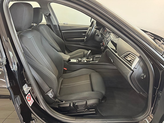 BMW 320d 14 of 16