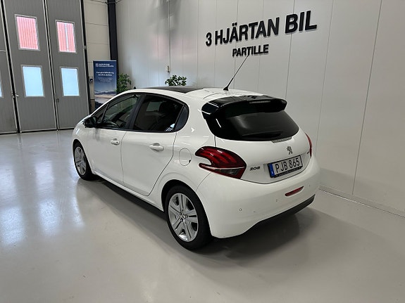 Peugeot 208 3 of 22