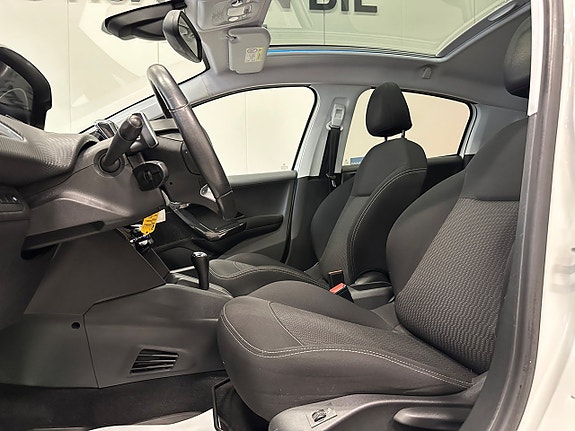 Peugeot 208 12 of 22