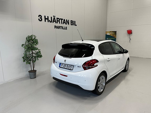 Peugeot 208 4 of 22