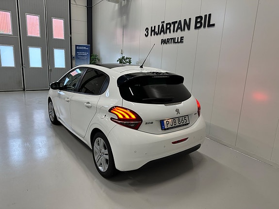 Peugeot 208 8 of 22