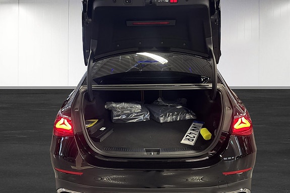 Mercedes-Benz E400 e 19 of 23
