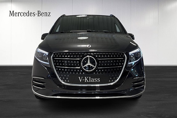 Mercedes-Benz V300 d 14 of 17
