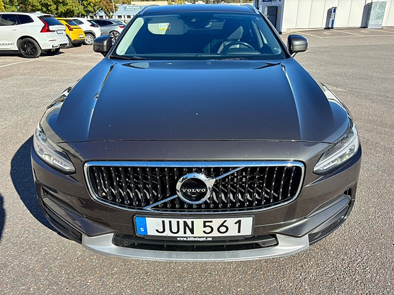 Volvo V90 Cross Country 8 of 10
