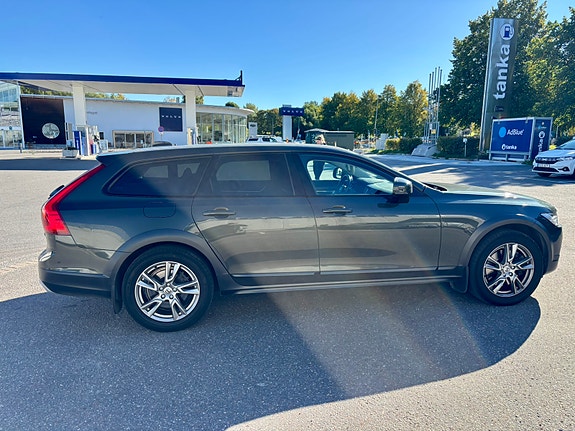 Volvo V90 Cross Country 6 of 10