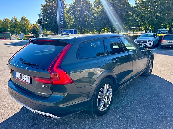 Volvo V90 Cross Country 5 of 10