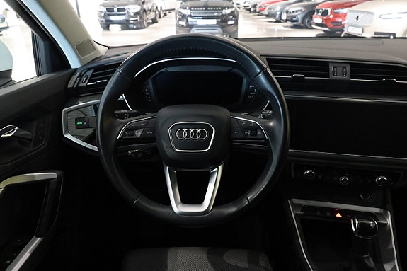 Audi Q3 14 of 24
