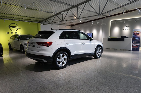 Audi Q3 9 of 24