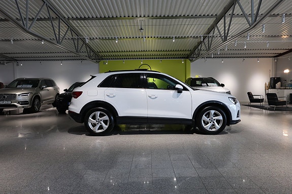 Audi Q3 21 of 24