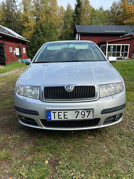 Skoda Fabia 2 of 8