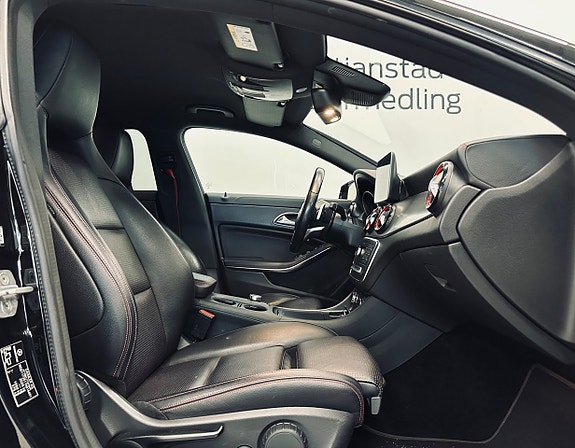 Mercedes-Benz CLA250 9 of 12