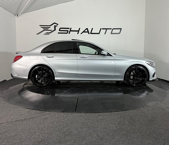 Mercedes-Benz C300 5 of 19