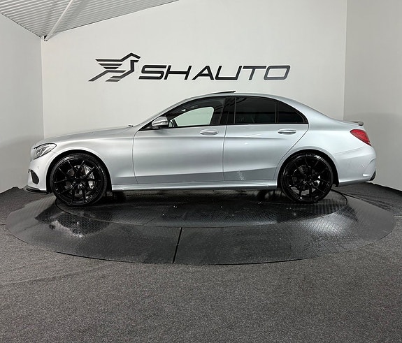 Mercedes-Benz C300 9 of 19