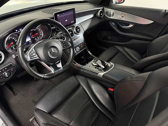 Mercedes-Benz C300 10 of 19