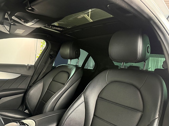 Mercedes-Benz C300 11 of 19