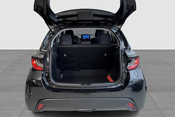 Toyota Yaris 12 of 12
