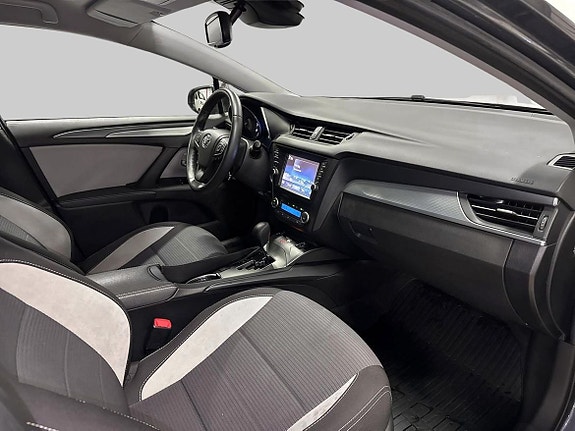 Toyota Avensis 10 of 21
