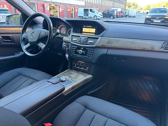 Mercedes-Benz E350 13 of 24