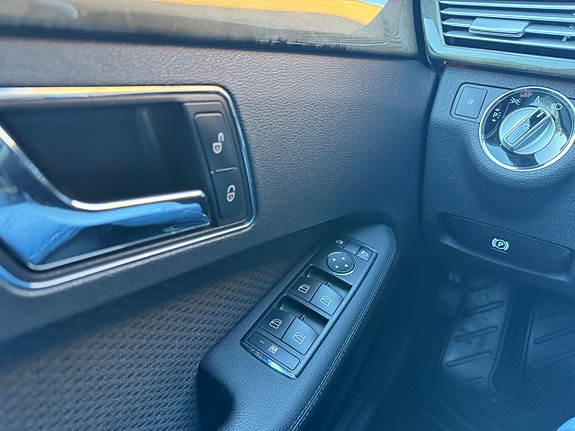 Mercedes-Benz E350 21 of 24