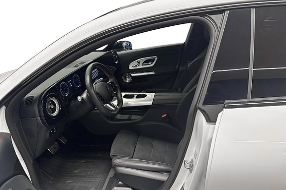 Mercedes-Benz CLA350 11 of 11