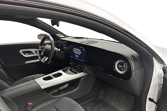 Mercedes-Benz CLA350 9 of 11