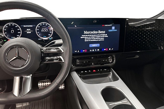 Mercedes-Benz CLA350 8 of 11