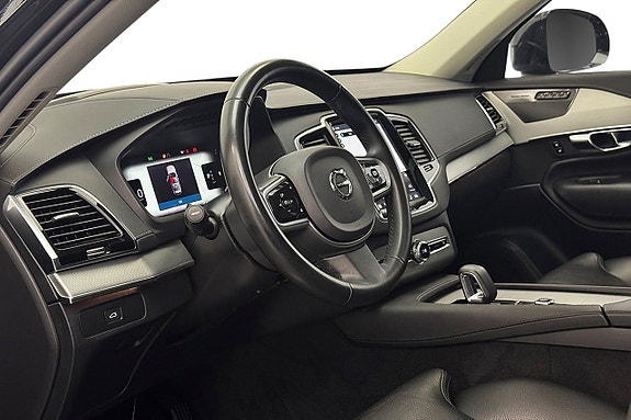 Volvo XC90 13 of 30