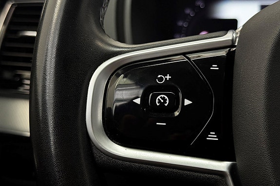 Volvo XC90 24 of 30