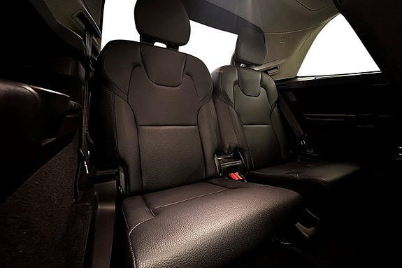 Volvo XC90 18 of 30