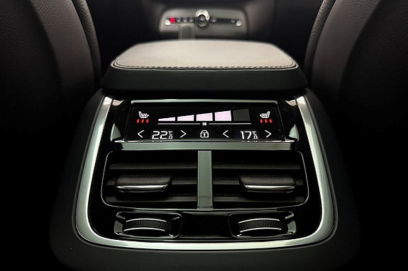 Volvo XC90 20 of 30