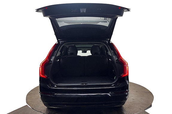 Volvo XC90 8 of 30