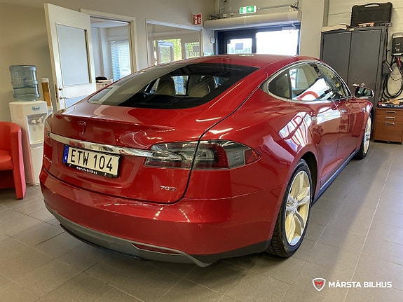 Tesla Model S 3 of 18