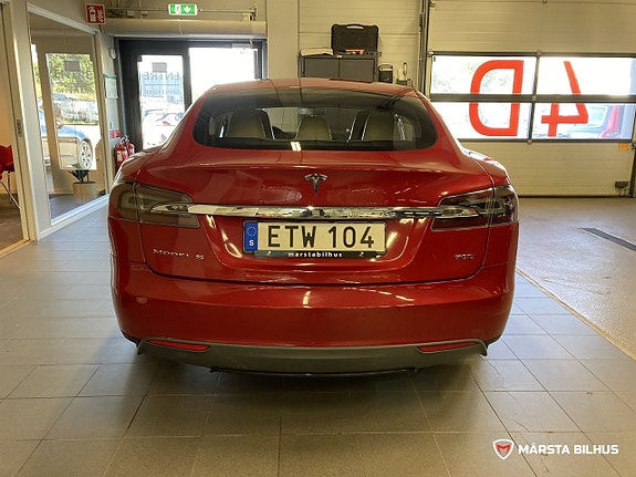 Tesla Model S 7 of 18