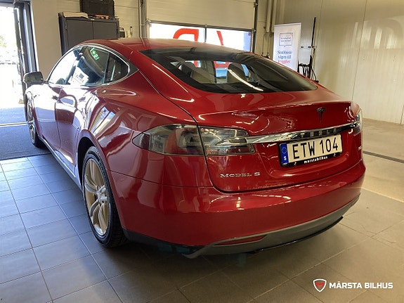 Tesla Model S 4 of 18