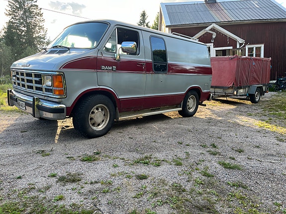 Dodge B250 6 of 6