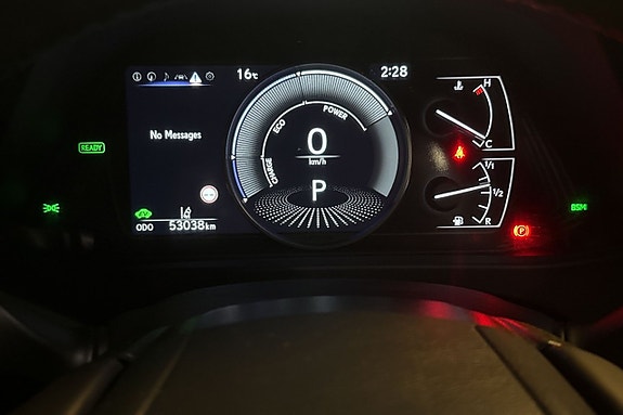 Lexus UX250h 21 of 24