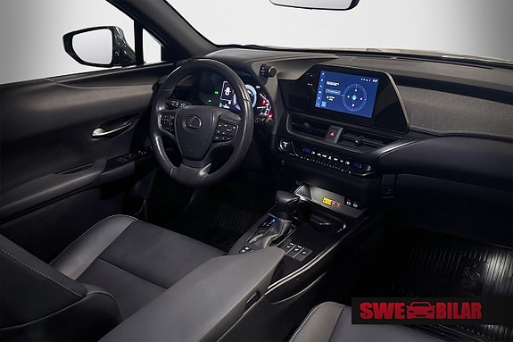 Lexus UX250h 14 of 24