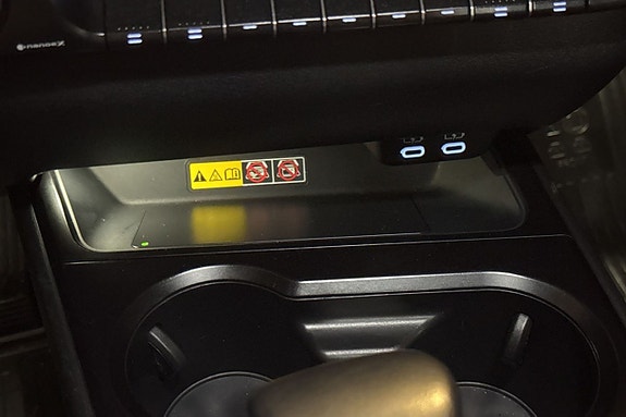 Lexus UX250h 17 of 24