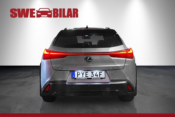 Lexus UX250h 8 of 24
