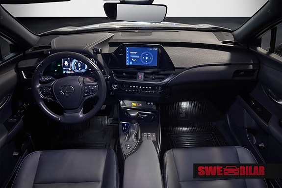 Lexus UX250h 13 of 24