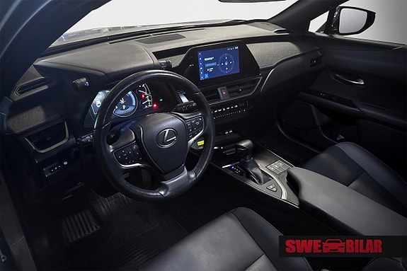 Lexus UX250h 11 of 24