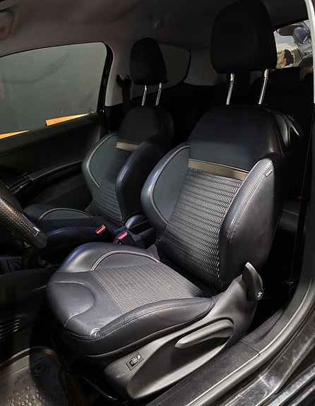 Peugeot 208 8 of 21