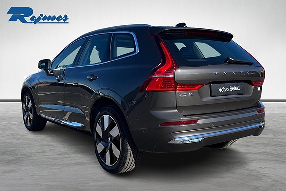 Volvo XC60 2 of 22