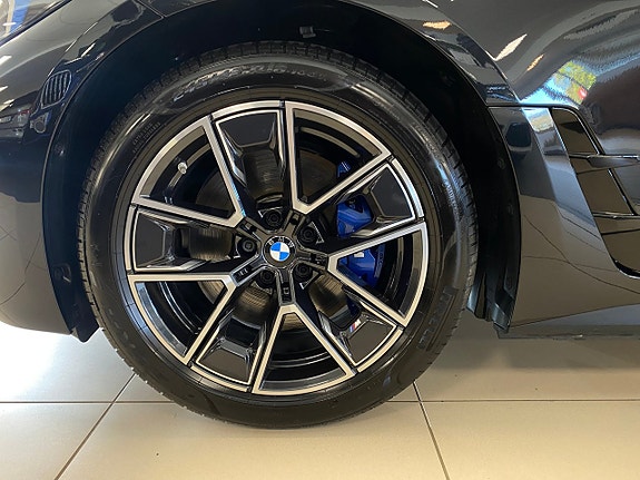 BMW i4 2 of 11
